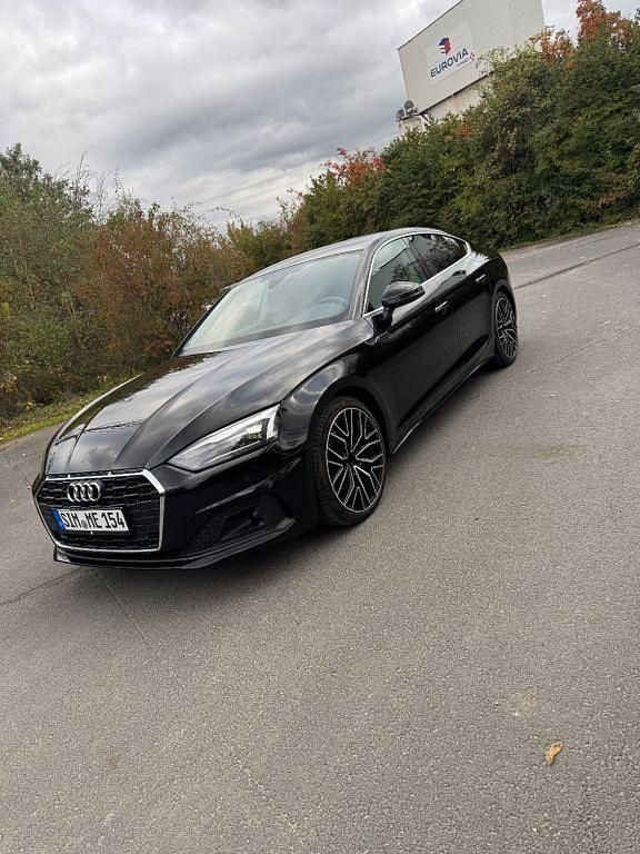 Schwarz Gebraucht 2021 Audi A5 Sportback Ambiente Limousine | 26.700 € (Superpreis) - Bild 1/4