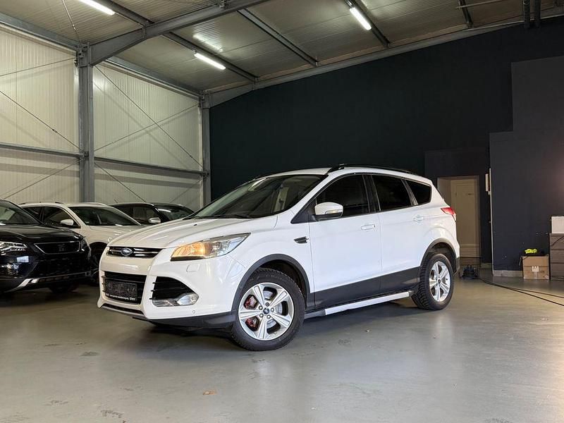 Gebraucht Ford Kuga Titanium 179 PS (131 kW) 2016 Weiß SUV
