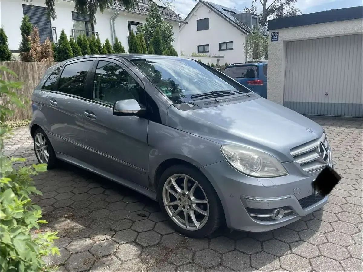 Gebraucht Mercedes B200 Edition 136 PS (100 kW) 2008 Blau Van / Kleinbus