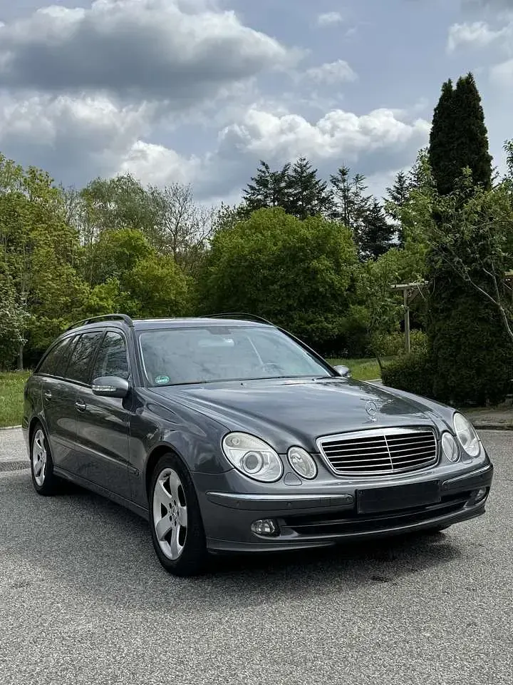 Gebraucht Mercedes E320 224 PS (164 kW) 2005 Grau Kombi