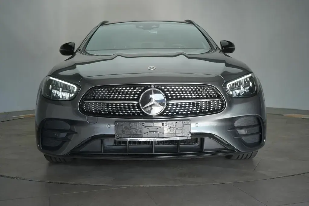 Gebraucht Mercedes E400 AMG line 330 PS (242 kW) 2023 Grau Limousine