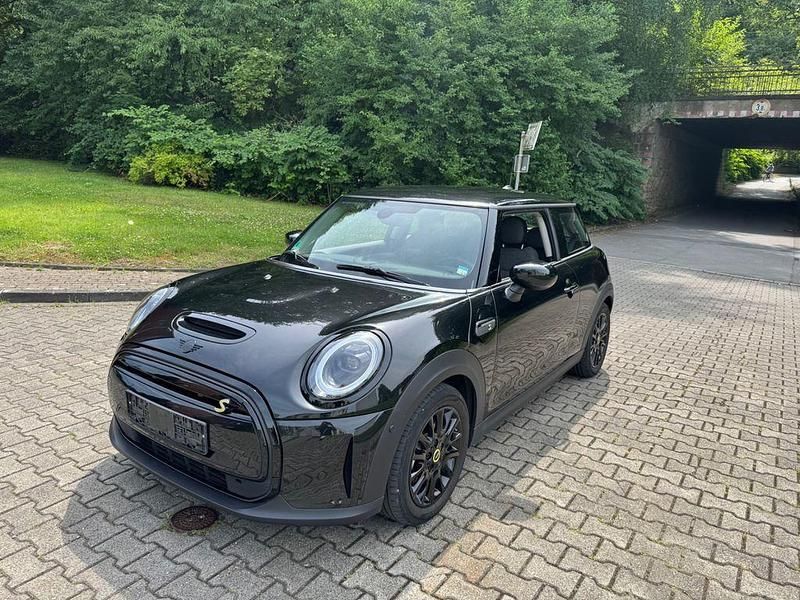 Schwarz Gebraucht 2022 Mini Cooper SE Classic Kleinwagen | 14.500 € (Superpreis) - Bild 1/4