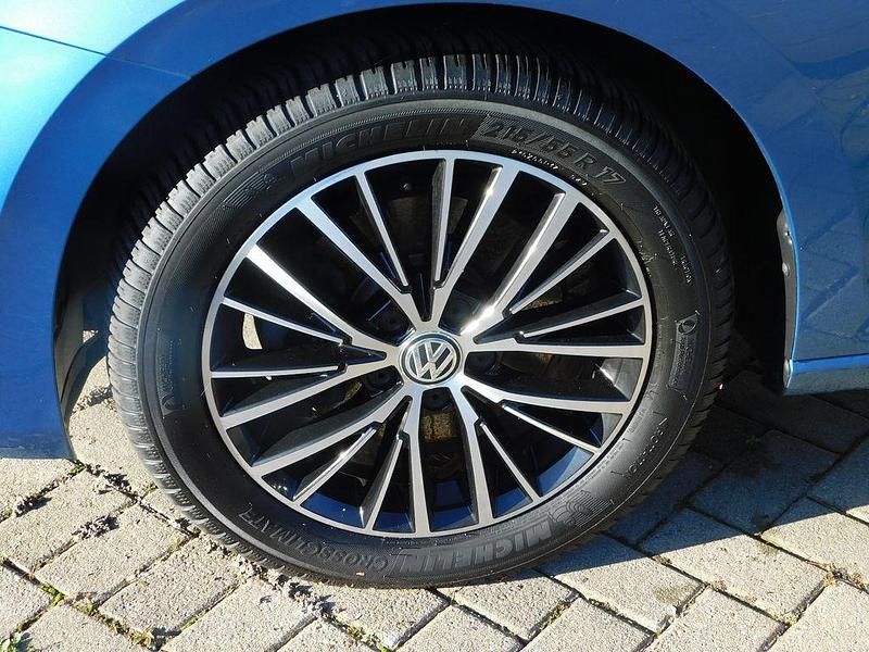 Gebraucht VW Touran Sound 150 PS (110 kW) 2018 Blau Van / Kleinbus