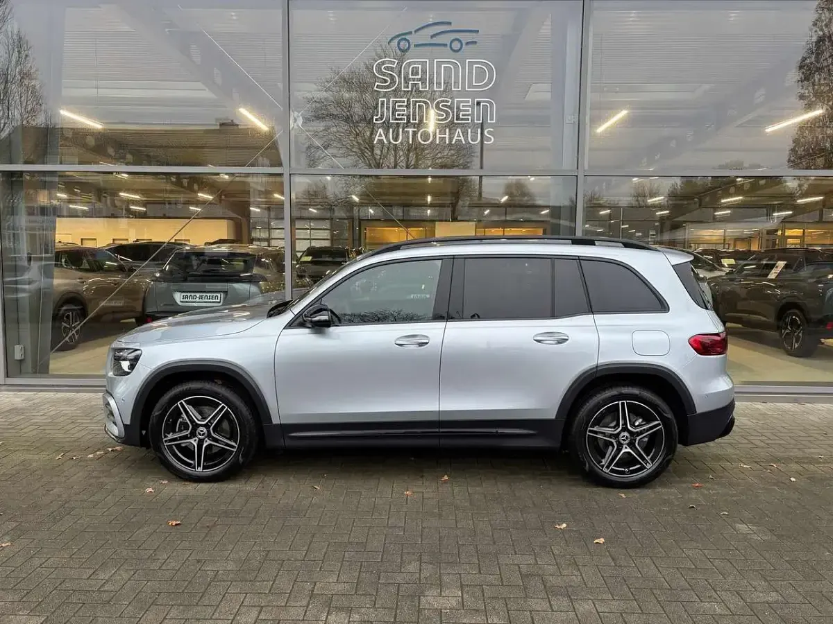 Neu Mercedes GLB200 AMG line 163 PS (119 kW) 2025 High tech silber metallic SUV