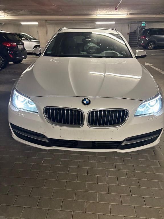 Weiß Gebraucht 2016 BMW 525 Luxury Line Kombi | 12.800 € (Fairer Preis) - Bild 1/4