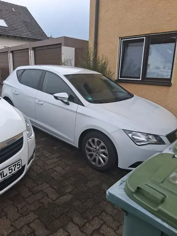 Gebraucht Seat Leon Style 140 PS (102 kW) 2013 Weiß Limousine