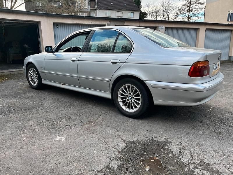 Gebraucht BMW 525 Basis 163 PS (119 kW) 2002 Silber Limousine