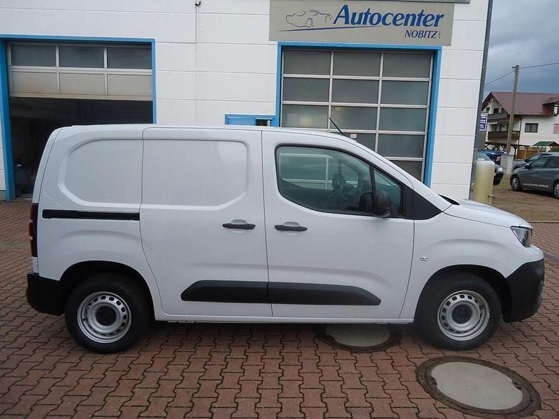 Gebraucht Peugeot Partner Premium 110 PS (80 kW) 2023 Weiß Van / Kleinbus