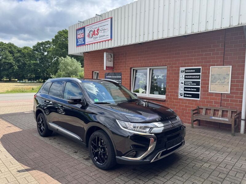 Schwarz Gebraucht 2020 Mitsubishi Outlander Diamant Edition SUV | 21.490 € (Fairer Preis) - Bild 1/4