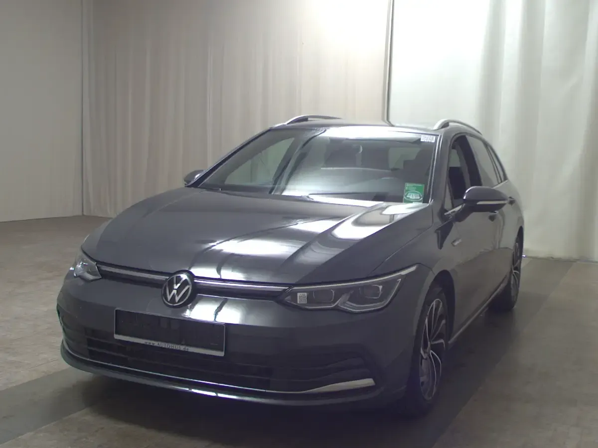 Gebraucht VW Golf VIII Style 150 PS (110 kW) 2023 Delfingrau metallic Limousine