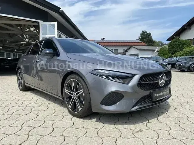 Gebraucht Mercedes A200 Progressive 163 PS (119 kW) 2026 Grau