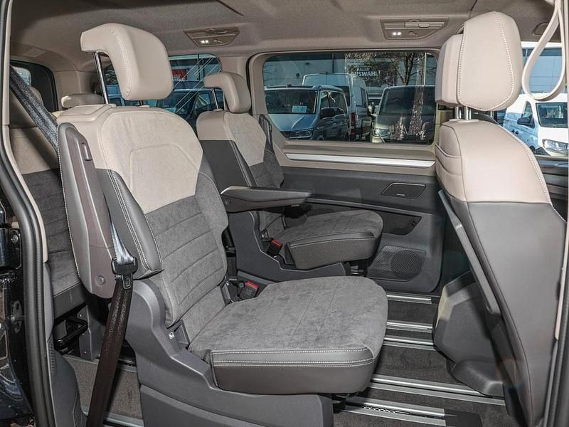 Gebraucht VW Multivan Life 150 PS (110 kW) 2025 Deep black perleffekt Van