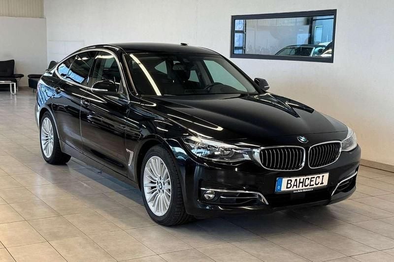 Schwarz Gebraucht 2018 BMW 330 Luxury Line Limousine | 14.990 € (Superpreis) - Bild 1/3