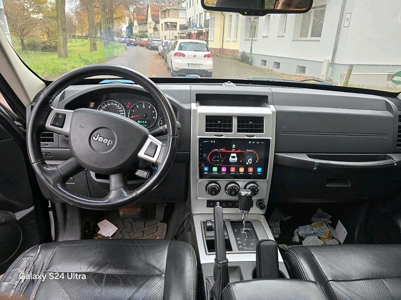 Gebraucht Jeep Cherokee 177 PS (130 kW) 2010 Schwarz SUV