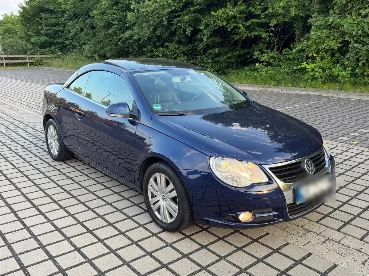 Gebraucht VW Eos 140 PS (102 kW) 2006 Blau Cabrio