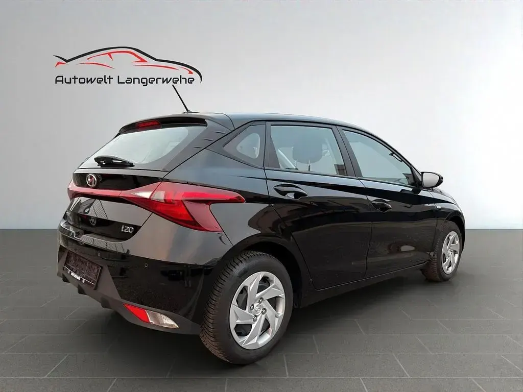 Gebraucht Hyundai i20 Select 101 PS (74 kW) 2022 Schwarz Kleinwagen