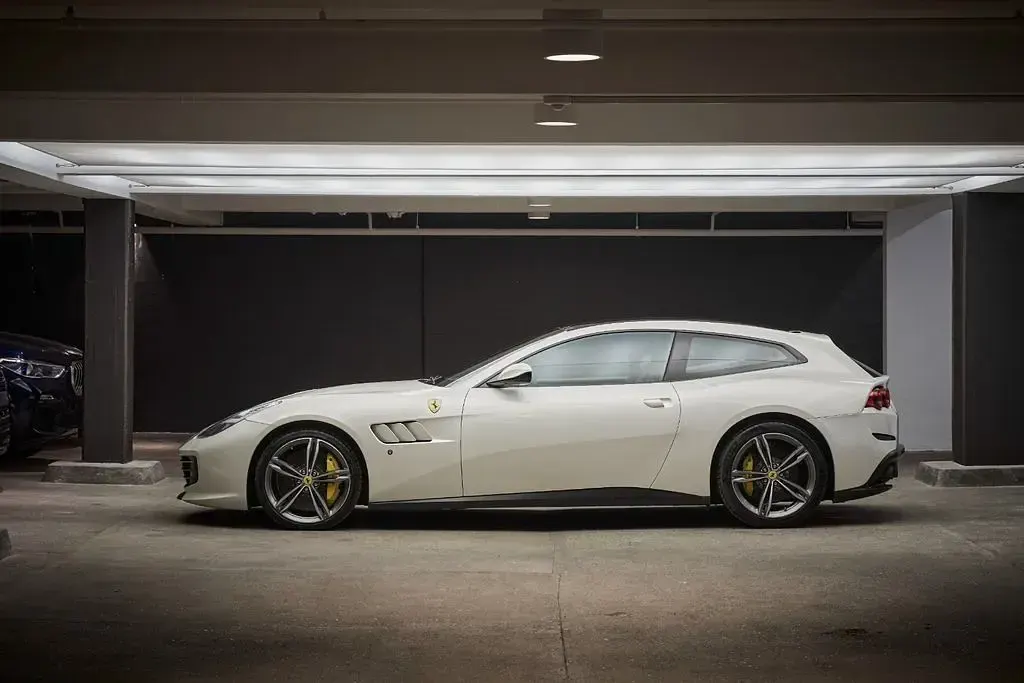 Gebraucht Ferrari GTC4Lusso 689 PS (506 kW) 2016 Weiß Kombi