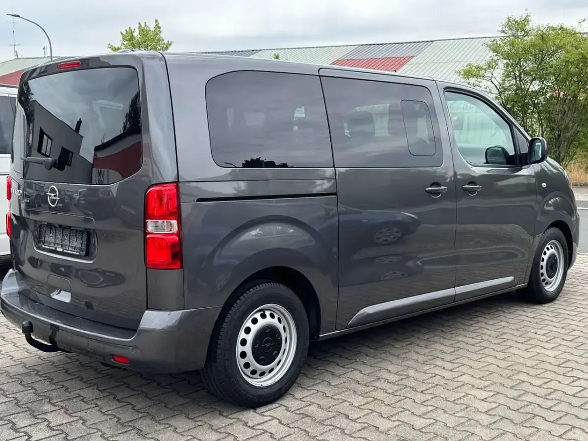 Gebraucht Opel Vivaro-e Combi 144 PS (105 kW) 2021 Moonstone grey Van / Kleinbus