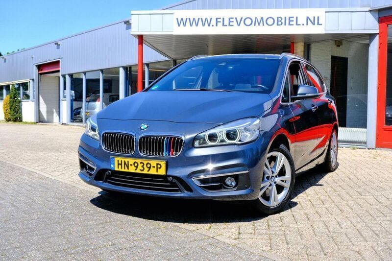 Grau Gebraucht 2015 BMW 225 Active Tourer Sport Line Van / Kleinbus | 12.850 € (Teuer) - Bild 1/4
