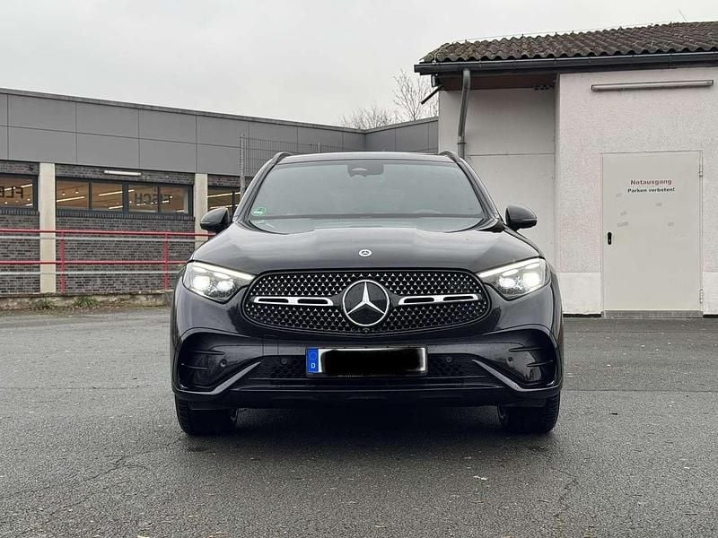 Schwarz Gebraucht 2023 Mercedes GLC300 SUV | 56.000 € (Fairer Preis) - Bild 1/4