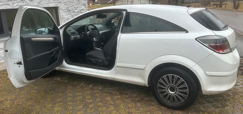 Gebraucht Opel Astra GTC 90 PS (66 kW) 2008 Weiß Coupé