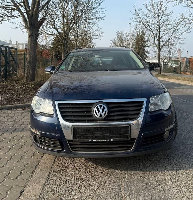 Gebraucht VW Passat Comfortline 140 PS (102 kW) 2010 Blau Kombi