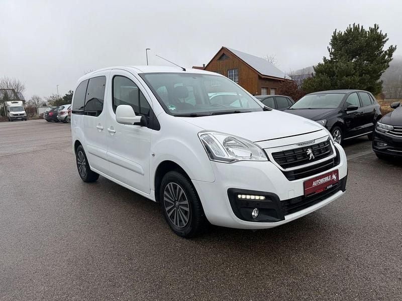 Gebraucht Peugeot Partner Tepee Active 98 PS (72 kW) 2017 Weiß Van / Kleinbus