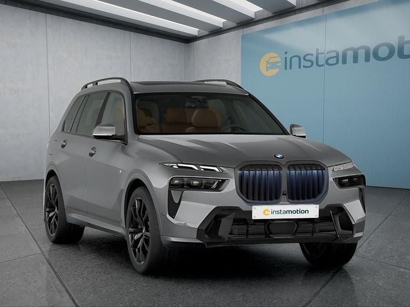 Neu BMW X7 352 PS (258 kW) 2025 Grau SUV