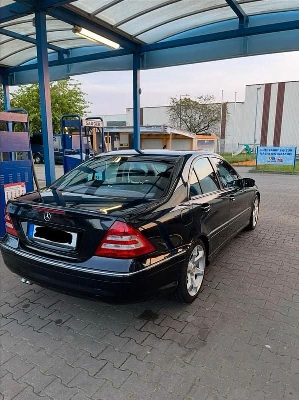 Gebraucht Mercedes C200 122 PS (89 kW) 2005 Andere farben Limousine