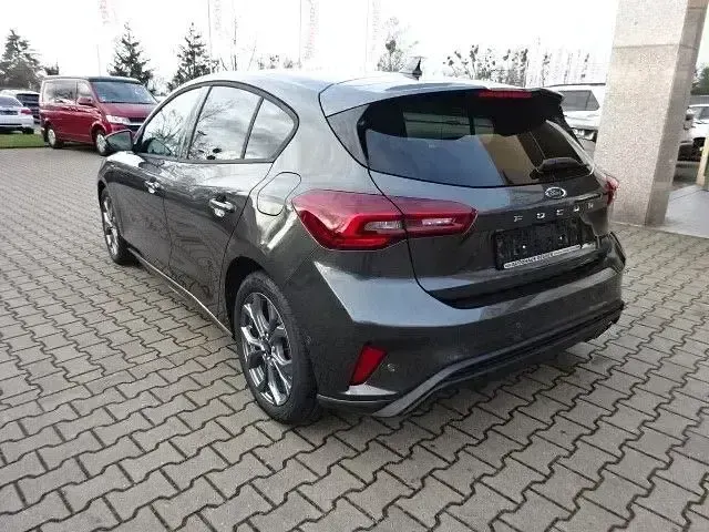 Usado Ford Focus ST-Line 125 CV (91 kW) 2024 Gris Berlina