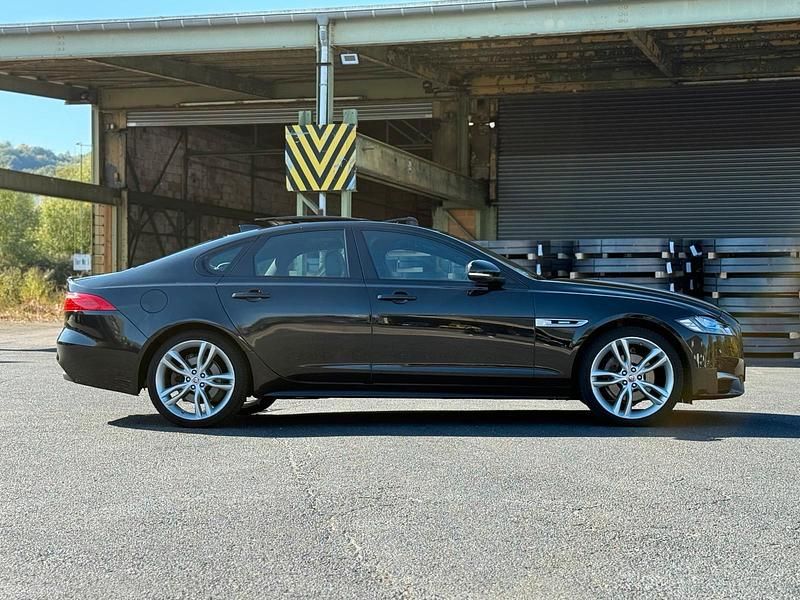 Gebraucht Jaguar XF 190 PS (139 kW) 2017 Schwarz Limousine