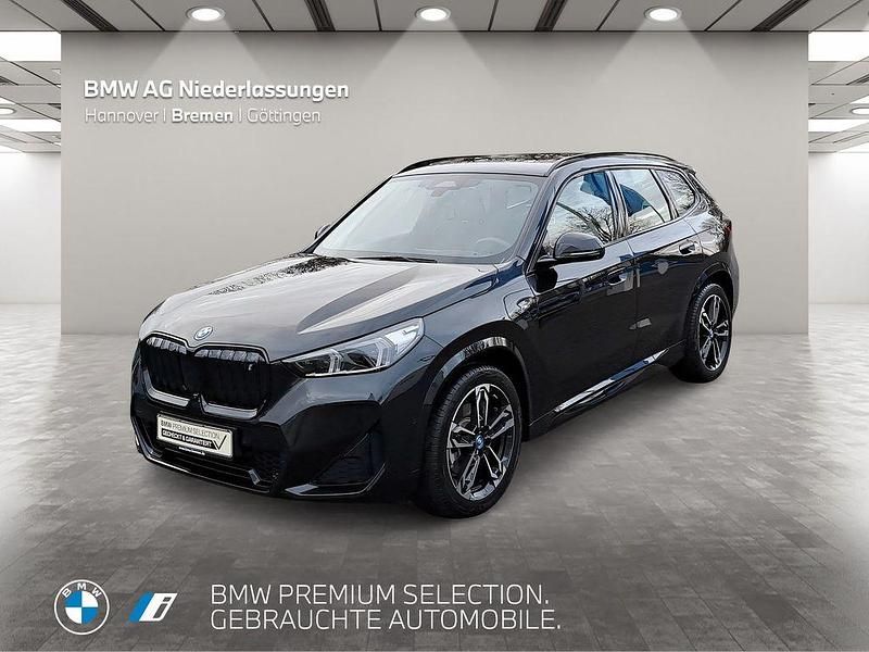 Schwarz Gebraucht 2022 BMW iX1 M Sport SUV | 41.812 € (Fairer Preis) - Bild 1/4