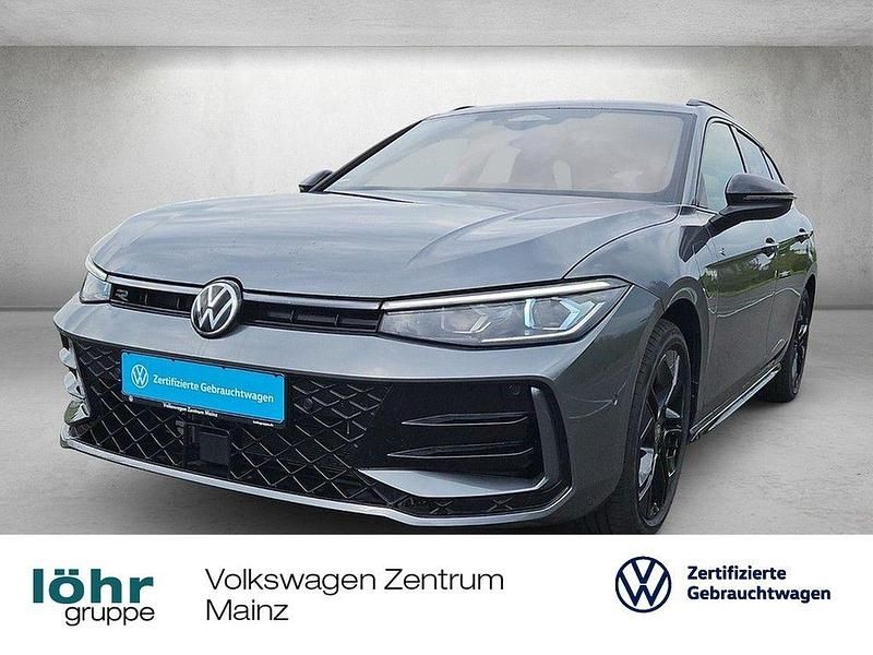 Diabasgrau metallic Gebraucht 2024 VW Passat R-line Kombi | 45.880 € (Etwas zu teuer) - Bild 1/4