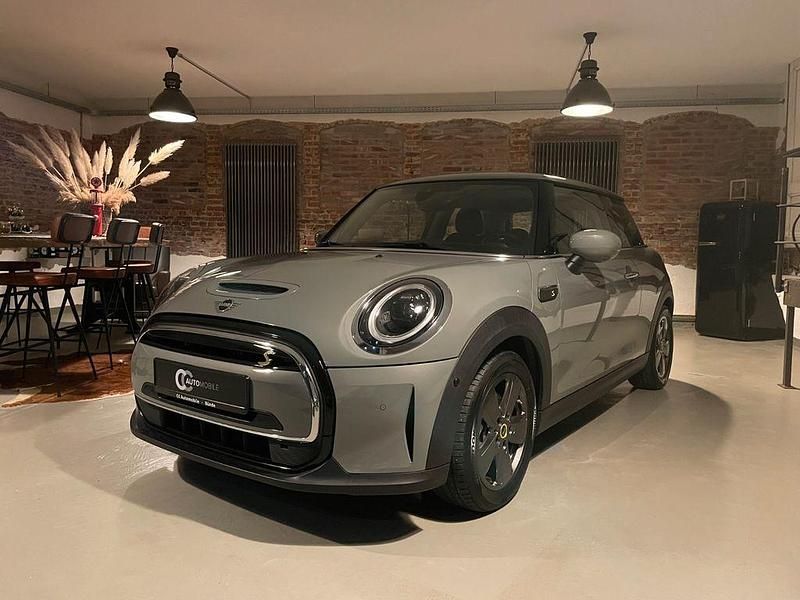 Grau Gebraucht 2021 Mini Cooper SE Kleinwagen | 15.890 € (Fairer Preis) - Bild 1/4
