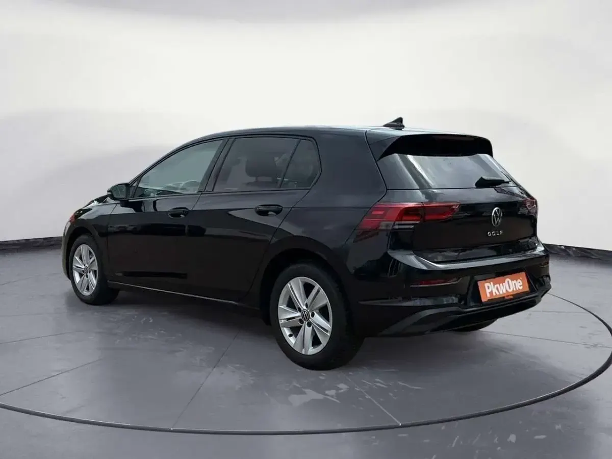 Gebraucht VW Golf VIII Life 131 PS (96 kW) 2023 Schwarz Limousine