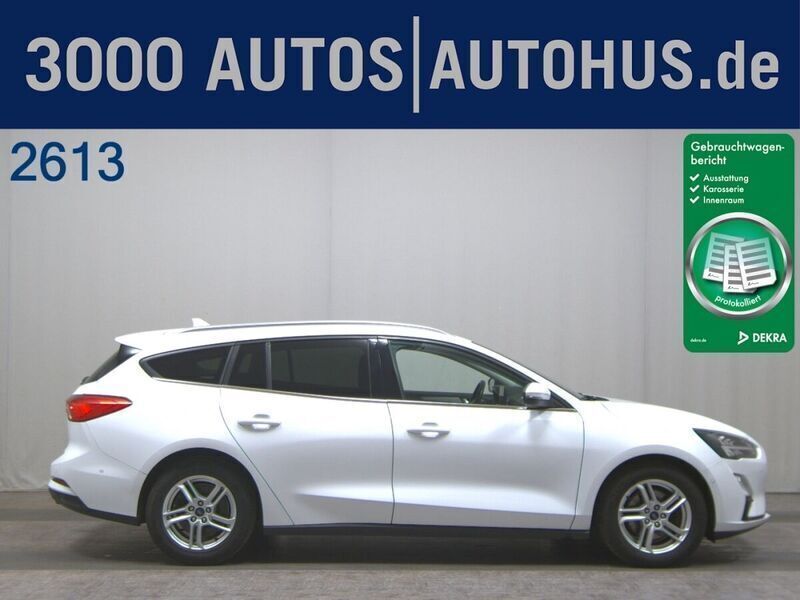 Weiss Gebraucht 2020 Ford Focus Cool & Connect Limousine | 8.980 € (Superpreis) - Bild 1/4