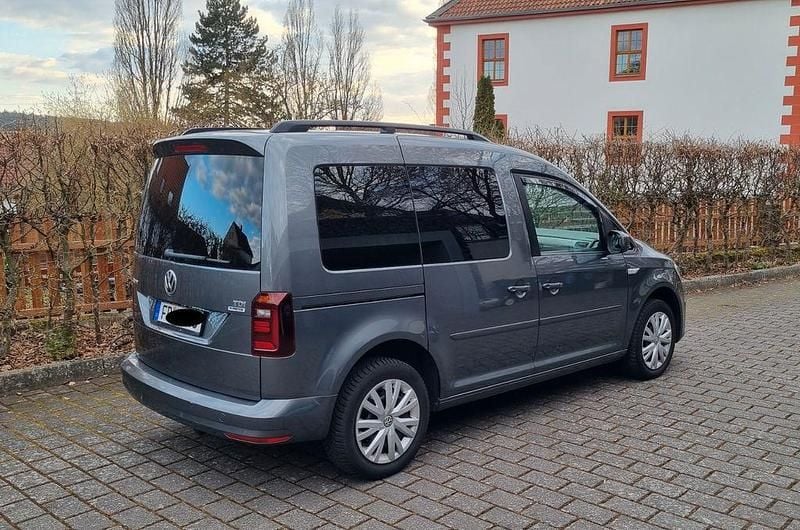 Gebraucht VW Caddy Comfortline 102 PS (75 kW) 2015 Schwarz Van / Kleinbus