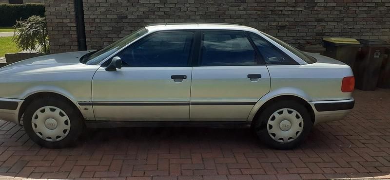 Gebraucht Audi 80 90 PS (66 kW) 1992 Silber Limousine