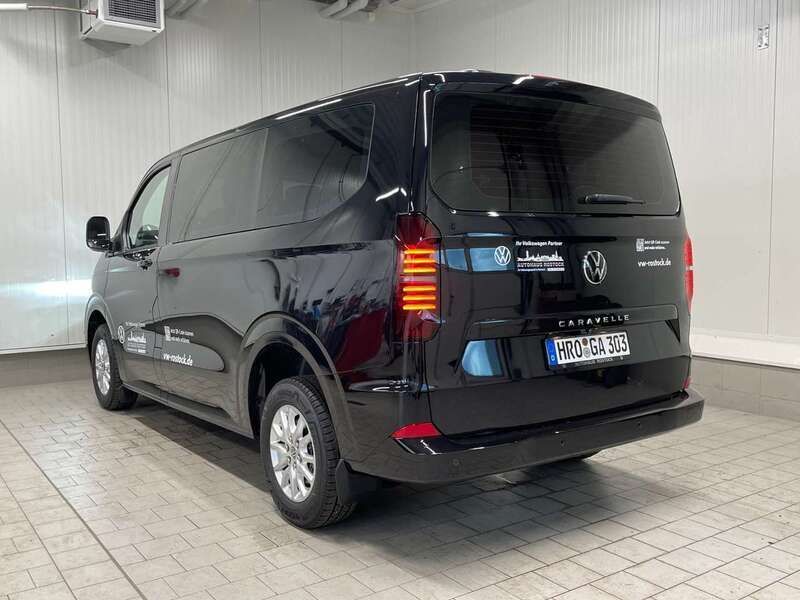 Gebraucht VW T7 Life 150 PS (110 kW) 2025 Midnight black metallic Van