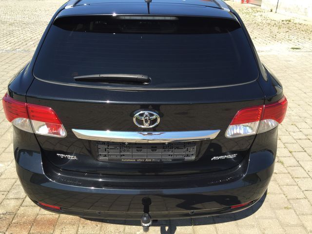 Gebraucht Toyota Avensis 150 PS (110 kW) 2012 Schwarz metallic Kombi