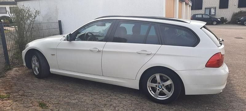 Gebraucht BMW 318 143 PS (105 kW) 2011 Weiß Kombi