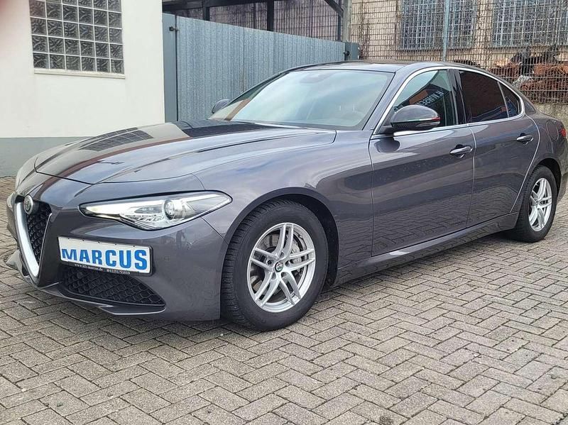 Grau Gebraucht 2019 Alfa Romeo Giulia Limousine | 23.900 € (Guter Preis) - Bild 1/4