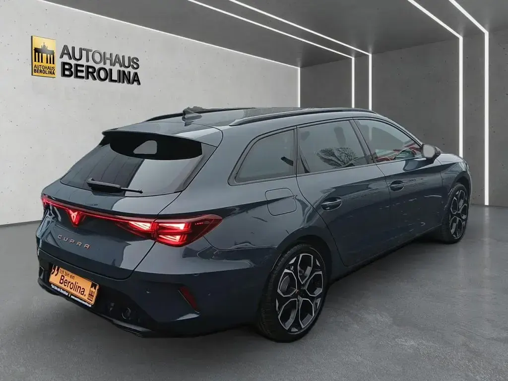 Nowe Cupra Leon 150 KM (110 kW) 2026 Niebieski Sedan/Limuzyna