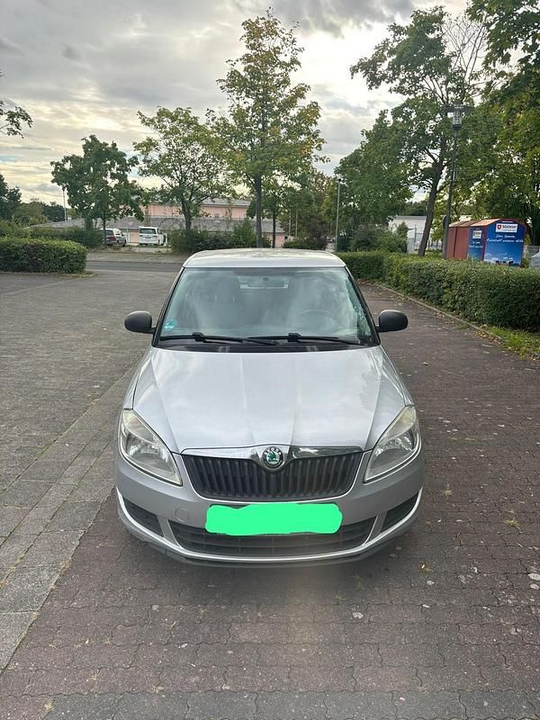 Silber Gebraucht 2011 Skoda Fabia Kombi | 2.900 € (Fairer Preis) - Bild 1/4