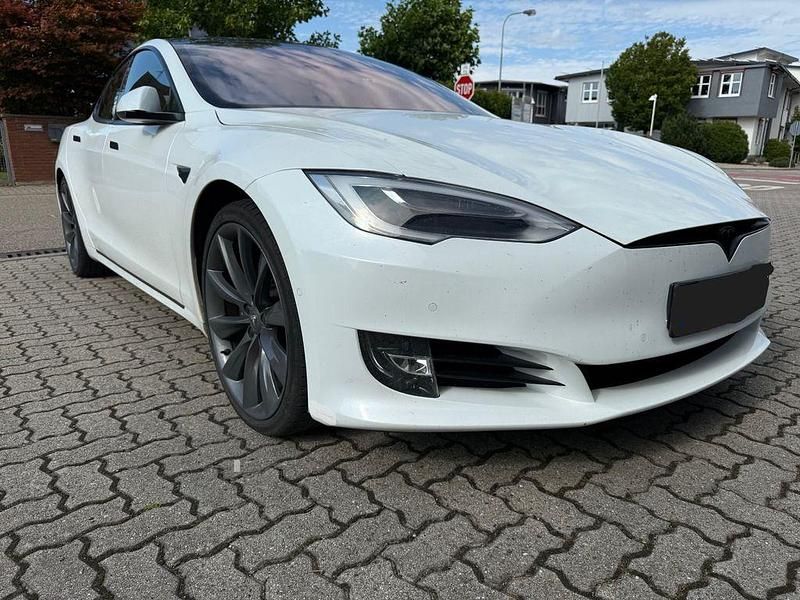 Weiß Gebraucht 2017 Tesla Model S Limousine | 25.900 € (Fairer Preis) - Bild 1/4