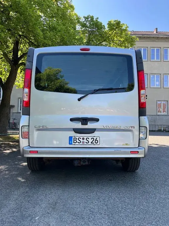 Gebraucht Opel Vivaro 114 PS (83 kW) 2014 Silber Van / Kleinbus
