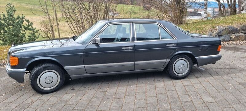 Grau Gebraucht 1991 Mercedes 500 SE Limousine | 14.900 € - Bild 1/4