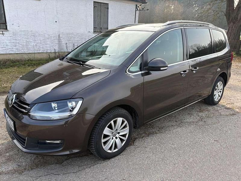 Gebraucht VW Sharan Comfortline 150 PS (110 kW) 2015 Braun Van / Kleinbus