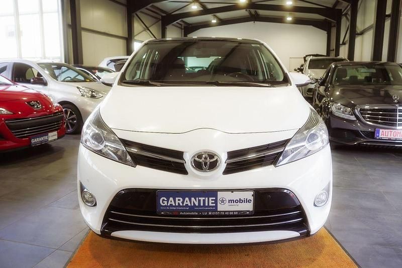 Gebraucht Toyota Verso Life 124 PS (91 kW) 2013 Weiß Van / Kleinbus