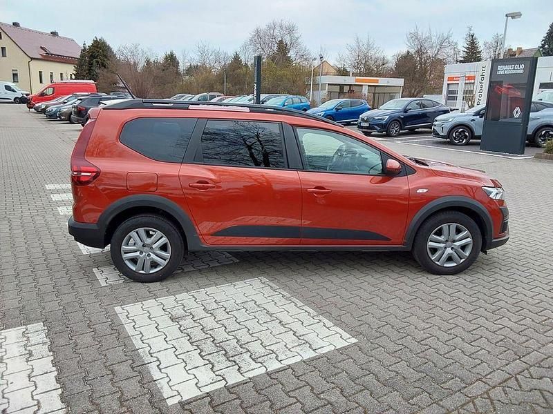 Gebraucht Dacia Jogger Expression 110 PS (80 kW) 2023 Braun Van / Kleinbus